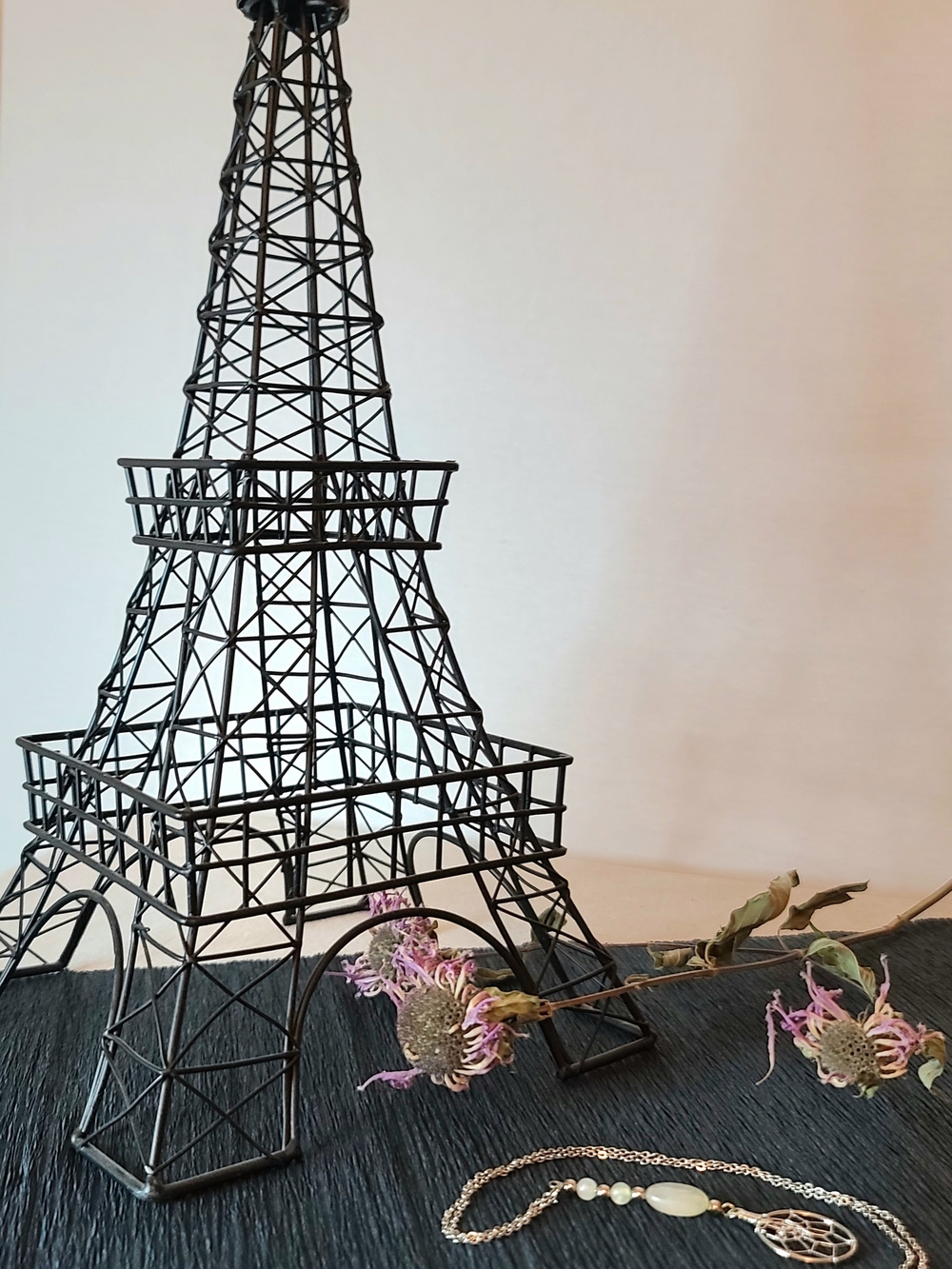 Parisian Boho 2-Piece Set: 32cm Wire Eiffel Tower & Natural Prehnite Dreamcatche